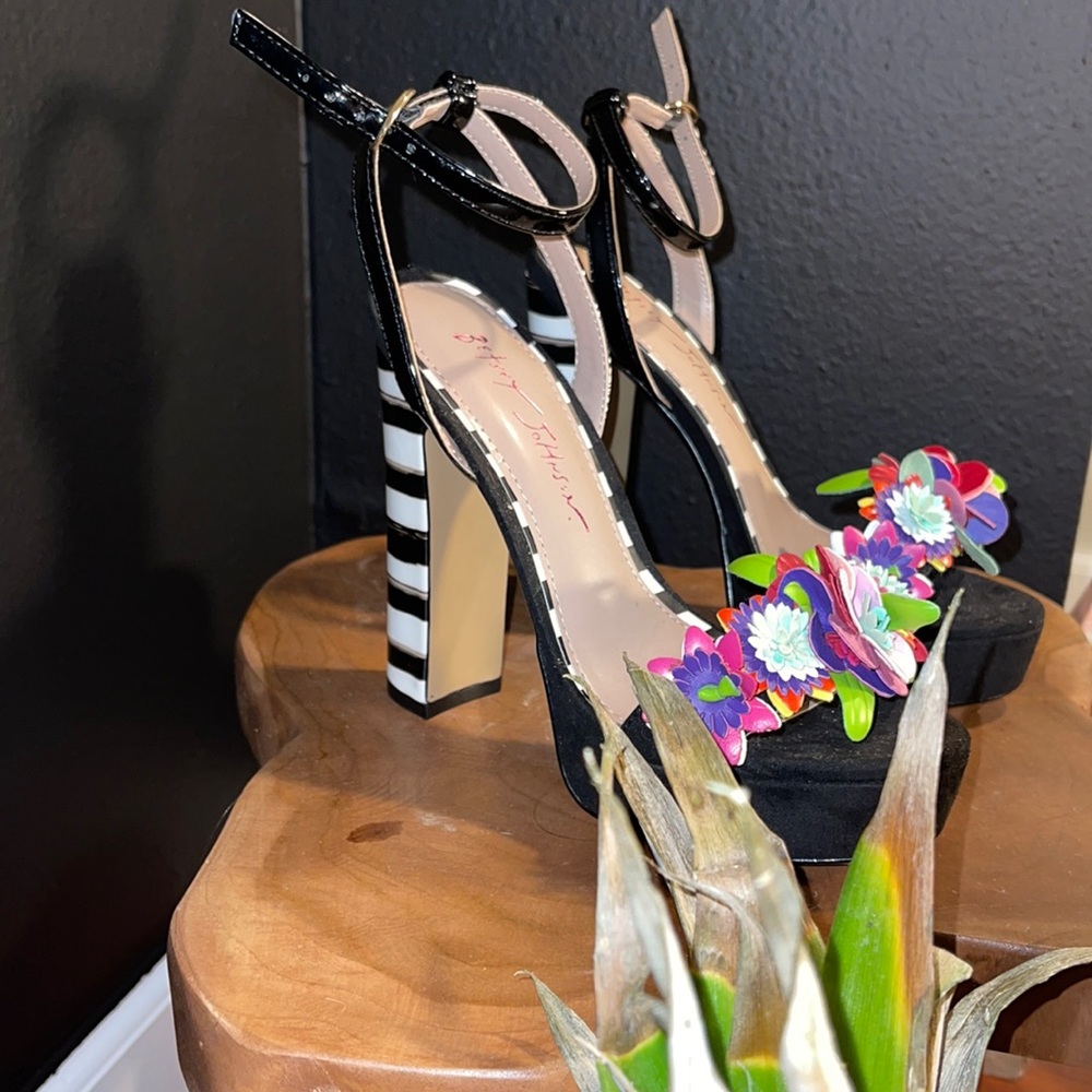 Size 6 brand new betsy Johnson